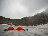 Лагерь на леднике Барбарат
