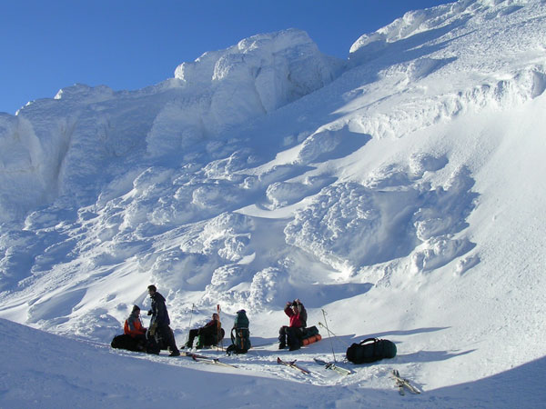 Седловина перевала в Хибинах зимой