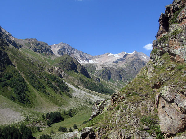 Долина в предгорьях Кавказа