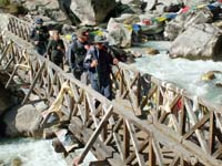 Мост в горах Непала