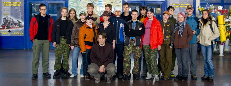 Группа новичков на вокзале Нижнего Новгорода